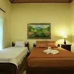 Loka Sari Guest House And Spa