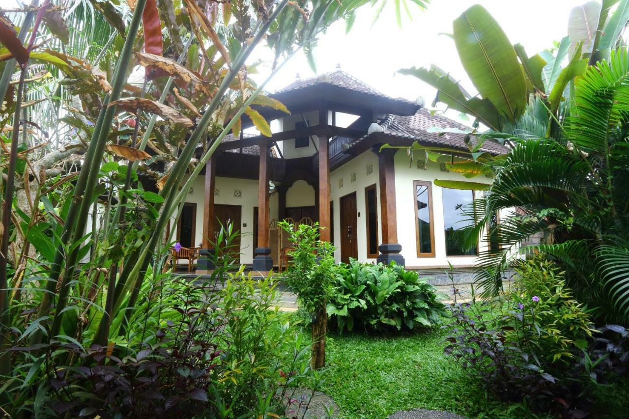 Casa de hóspedes Loka Sari And *